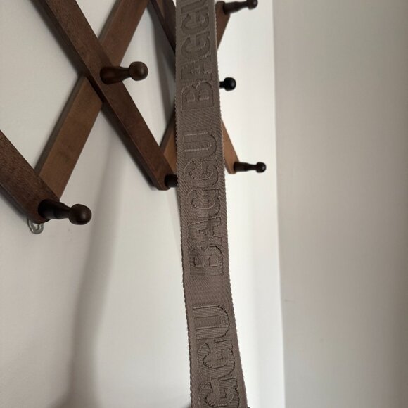 BAGGU Crossbody Bag in Taupe - Picture 4 of 6